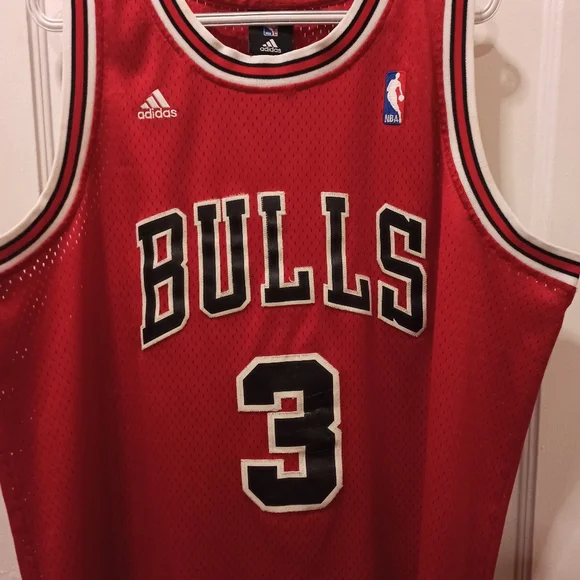 Adidas NBA Chicago bulls jersey. Size large